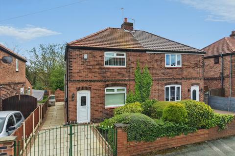 2 bed property, in Old Mill Avenue, £175,000