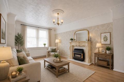3 bed property, in Swallowfield Drive, £165,000