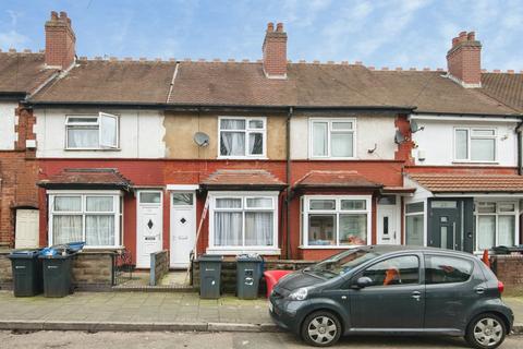 2 bed property, in Tew Park Road, £150,000