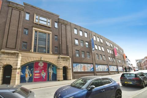 1 bed property, in Queen Street, £16,200