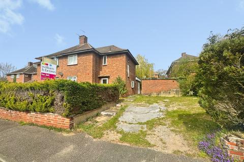 5 bed property, in Brereton Close, £359,000