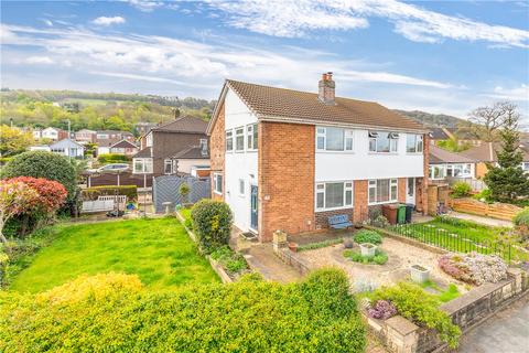 3 bed property, in St. Clair Road, £320,000