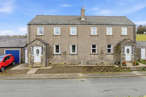 3 bed property, in 2 Galloper Park, £240,000