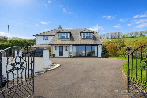 4 bed property, in Kellow, £900,000