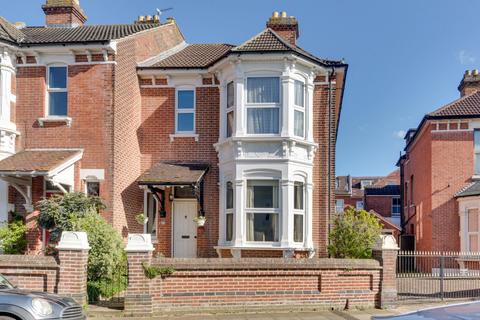 4 bed property, in Welch Road, £625,000