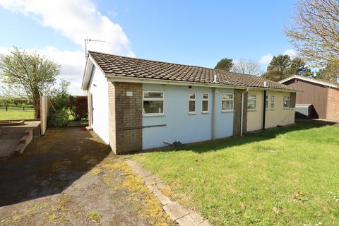 2 bed property, in Dolphin Way, £70,000