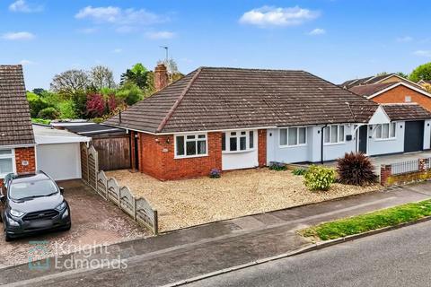 2 bed property, in Poplar Grove, £375,000