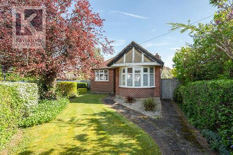2 bed property, in Newbury Gardens, £600,000
