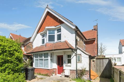 3 bed property, in Elm Grove, £325,000