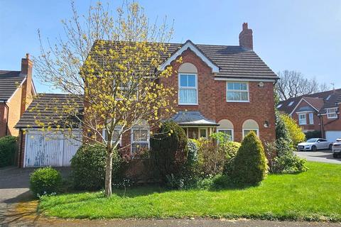 4 bed property, in Cherrington Way, £600,000