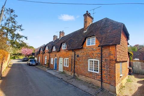 3 bed property, in Hursley, £425,000