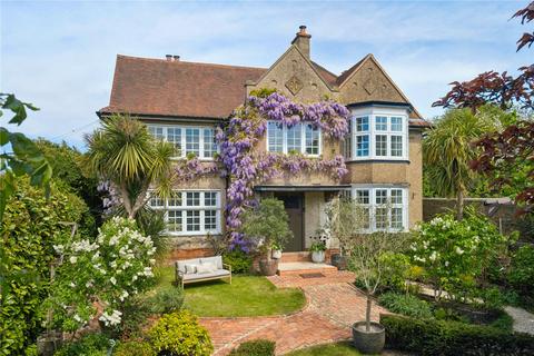4 bed property, in The Fairfield, £1,325,000