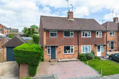 3 bed property, in Sheppeys, £400,000