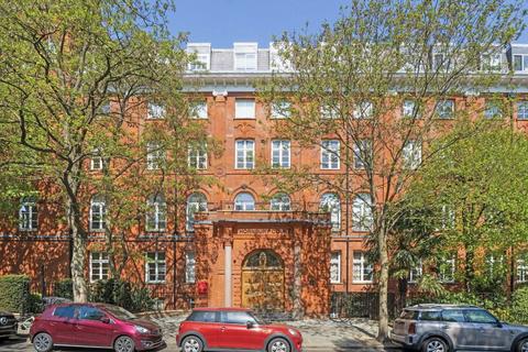 1 bed property, in Chepstow Villas, £595,000