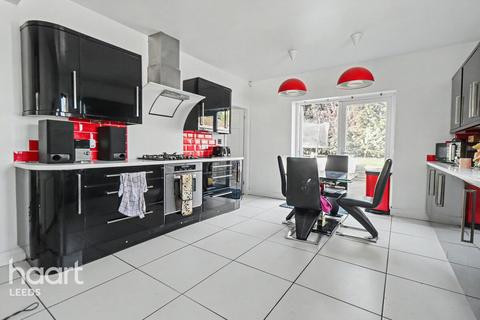 3 bed property, in Butt Lane, £300,000
