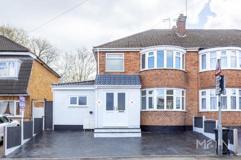 5 bed property, in Shackerdale Road, £395,000