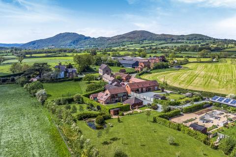 5 bed property, in Oakleaf, £795,000
