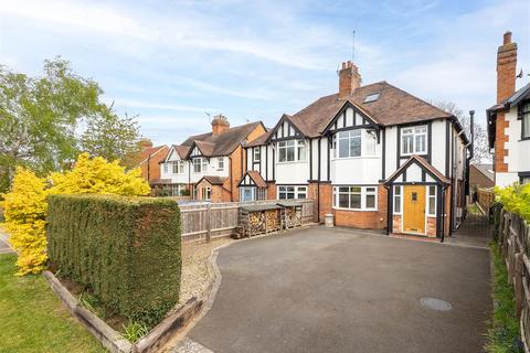 4 bed property, in Banbury Road, £695,000