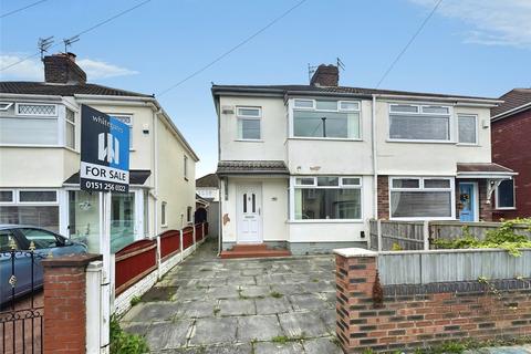 3 bed property, in Easton Road, £160,000