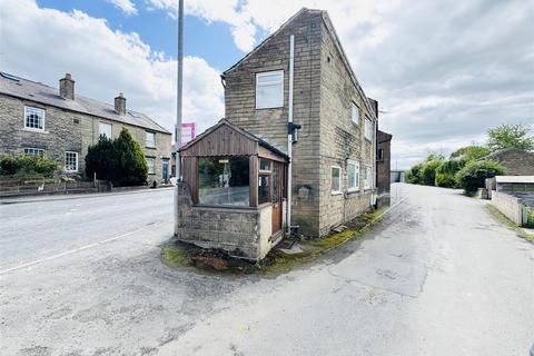 2 bed property, in Langley Lane, £140,000