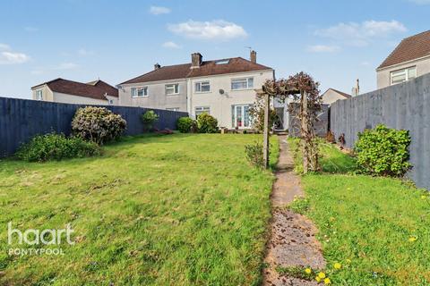 3 bed property, in Festival Crescent, £250,000