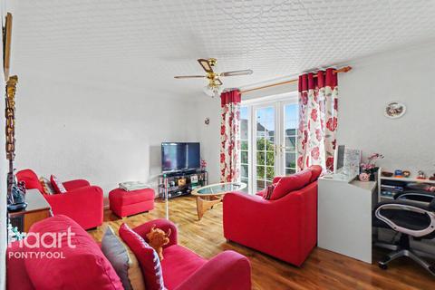 3 bed property, in Festival Crescent, £250,000