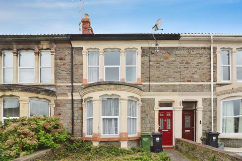 4 bed property, in Cassell Road, £425,000