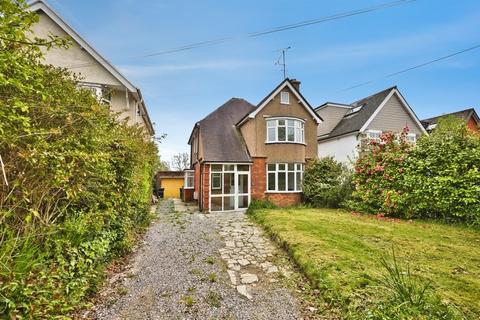 3 bed property, in Goldcroft, £350,000