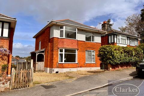 4 bed property, in St. Albans Avenue, £490,000
