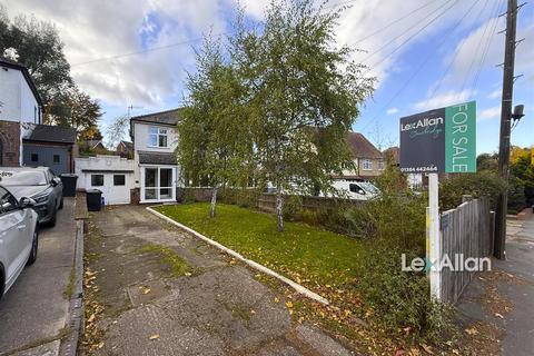 3 bed property, in Ham Lane, £350,000