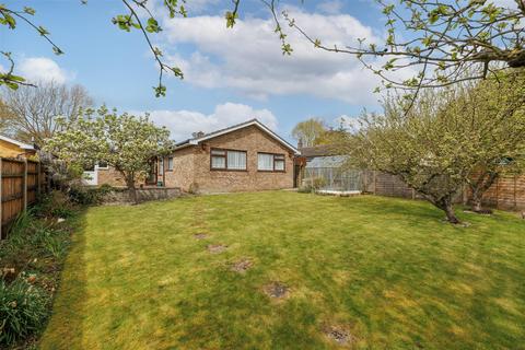3 bed property, in Old Orchard Close, £350,000