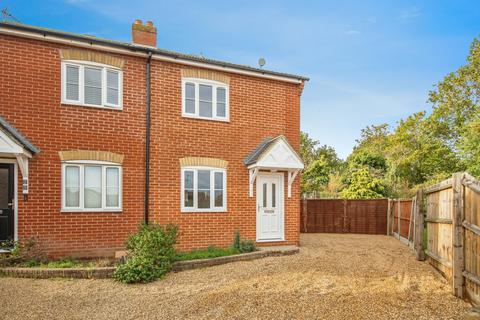 2 bed property, in Francis Way, £210,000