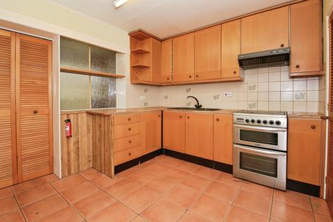 3 bed property, in Litchfield Close, £160,000