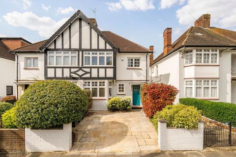 3 bed property, in Balfour Road, £835,000