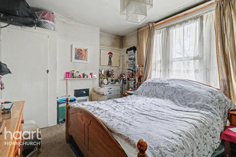 3 bed property, in Abbs Cross Lane, £425,000