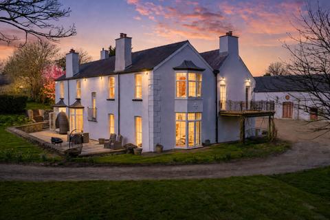12 bed property, in Johnston, £1,750,000