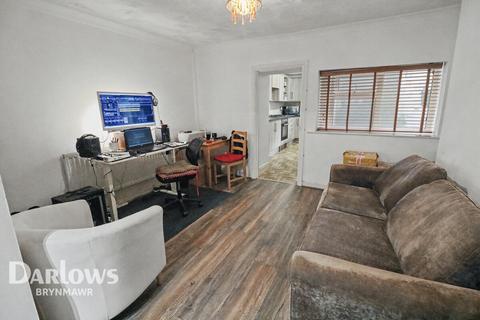 2 bed property, in King Street, £90,000