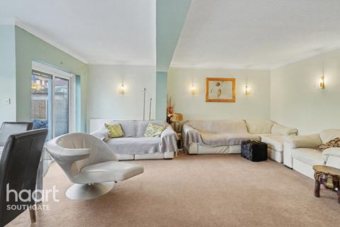 5 bed property, in Oakdale, £1,150,000