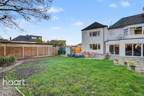 5 bed property, in Oakdale, £1,150,000