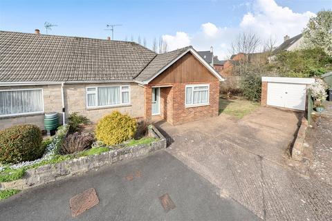 2 bed property, in Blundells Road, £275,000