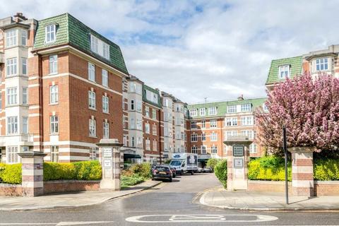 3 bed property, in Haven Green, £750,000