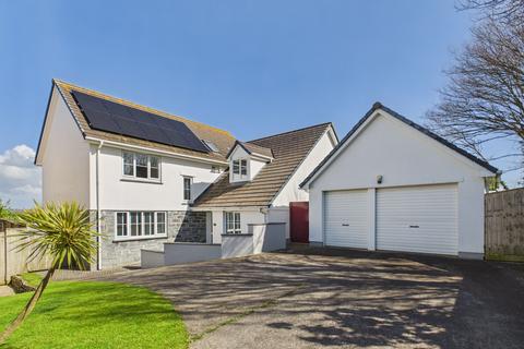 5 bed property, in Upton Meadows, £650,000