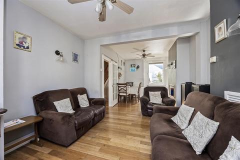 3 bed property, in Mortimer Road, £600,000