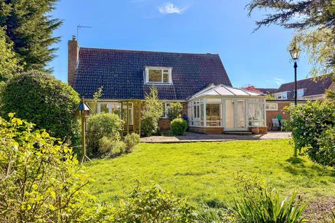 4 bed property, in Quaker Close, £475,000