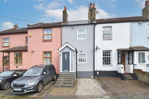 2 bed property, in Coxtie Green Road, £390,000