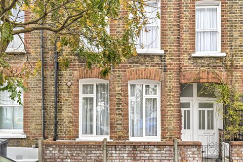 2 bed property, in Goldsboro Road, £575,000