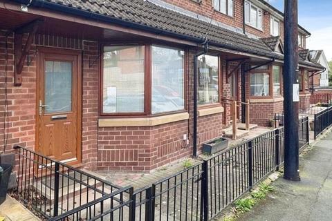 2 bed property, in The Gills, £150,000