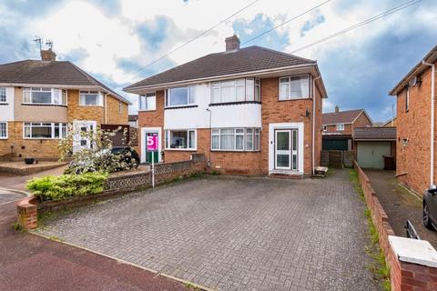 3 bed property, in Berkeley Close, £375,000