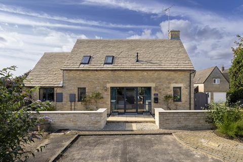 4 bed property, in Meadow Bank Barn, £825,000