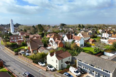 3 bed property, in Berrow Road, £342,500